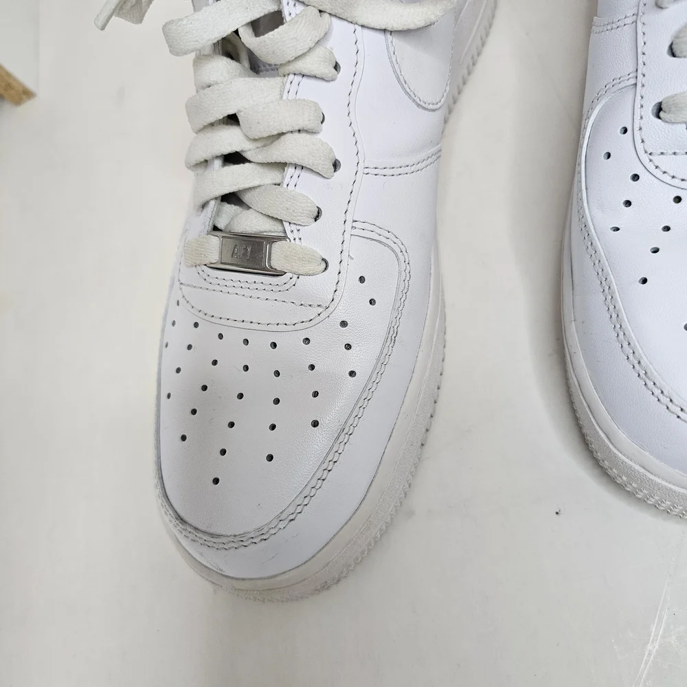 Nike White Athletic Shoes - Picture 4 of 16